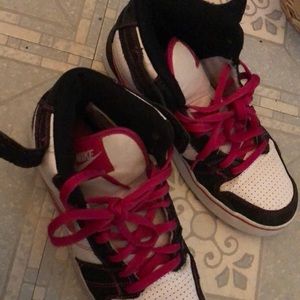 Nike Ruckus Mid Sneakers